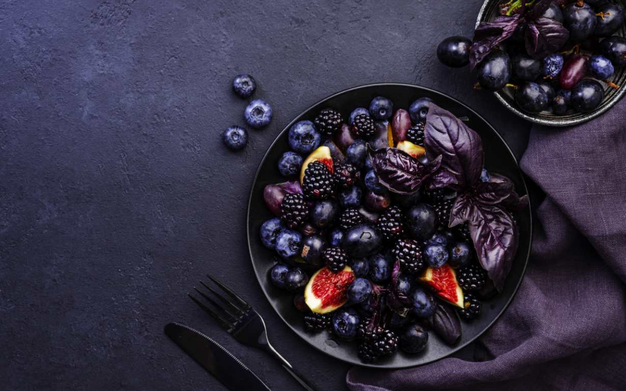 Dark Purple Fruits and berries, plum, and fig which are great for Autumn scent.